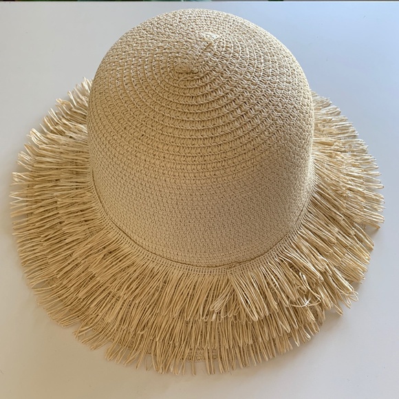 New • Sak’s Straw Hat - Picture 1 of 6
